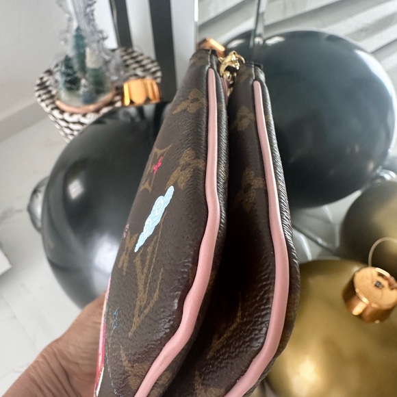 SALE 🌹🦢Louis Vuitton Double
Zip Pochette...Ballerina edition like new w dust bag - Picture 5 of 8